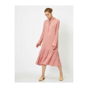Koton Women's Pink Long Sleeve Lace-Up Crepe Dress vyobraziť