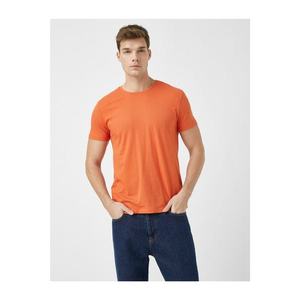 Koton Men's Orange Basic Short Sleeve Crew Neck T-Shirt vyobraziť