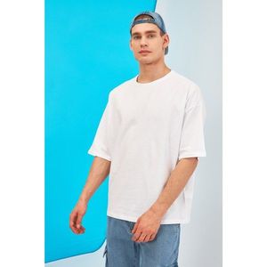 Trendyol White Male Oversize Bike Collar Short Sleeve Printed T-Shirt vyobraziť