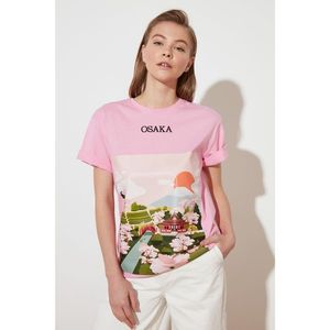 Trendyol Pink Printed and Embroidered Boyfriend Knitted T-Shirt vyobraziť