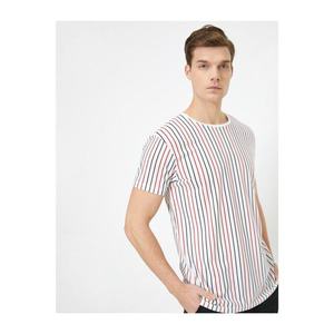 Koton Crew Neck Short Sleeve% Cotton Striped T-Shirt vyobraziť