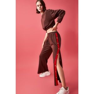 Trendyol Brown Ribbon and Studs Detailed Knitted Tracksuit Set vyobraziť