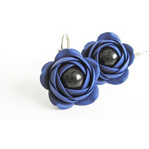 Troli Modré visiace náušnice s čiernou perličkou Estrela kytičky vyobraziť