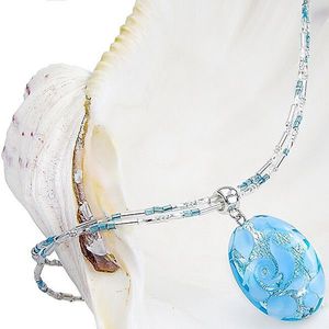 Lampglas Elegantný náhrdelník Blue Lace s perlou Lampglas s rýdzim striebrom NP4 vyobraziť