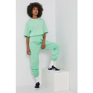 Nohavice adidas Originals dámske, zelená farba, jednofarebné vyobraziť
