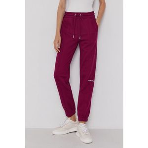 Nohavice Calvin Klein Jeans dámske, fialová farba, s nášivkou vyobraziť