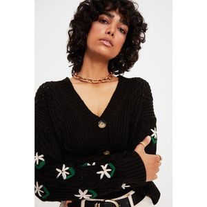 Trendyol Black Embroidered Knitwear Cardigan vyobraziť