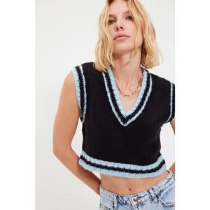 Trendyol Navy Blue Crop Knitwear Sweater vyobraziť