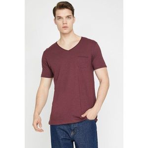 Koton Men's Burgundy Pocket Detailed T-Shirt vyobraziť