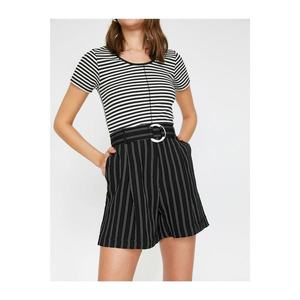 Koton Women's Black Striped Shorts vyobraziť