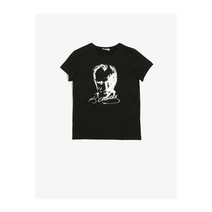 Koton Girl's Ataturk Printed Crew Neck Short Sleeved T-Shirt vyobraziť