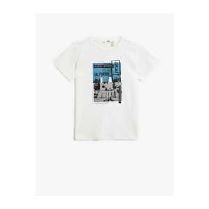 Koton Boy's White Printed Short Sleeve Crew Neck T-Shirt vyobraziť