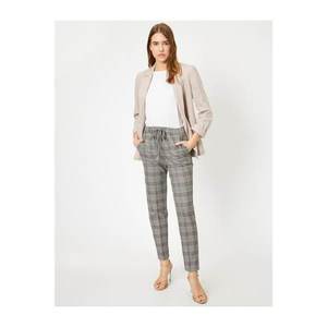 Koton Women's Gray Checkered Trousers vyobraziť