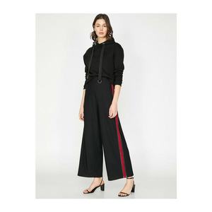 Koton Women's Black Stripe Detailed Trousers vyobraziť