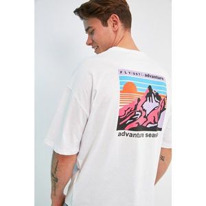 Trendyol White Men's Oversized Crew Neck Short Sleeve Printed T-Shirt vyobraziť