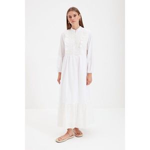 Trendyol White Embroidered Judge Collar Dress vyobraziť