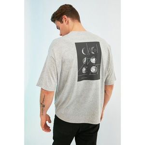 Trendyol Grey Men's Short Sleeve Back Printed Oversize T-Shirt vyobraziť