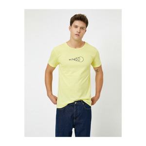 Koton Men's Yellow Crew Neck Printed Short Sleeve T-Shirt vyobraziť