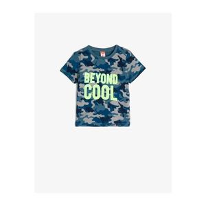 Koton Baby Boy Blue Crew Neck Written Printed Camouflage Patterned T-Shirt vyobraziť