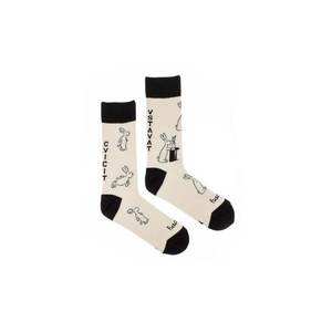 Krémovo–čierne ponožky s motívom Boba a Bobka Fusakle vyobraziť