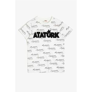 Koton Boy's Ataturk's Signature Printed Cotton Short Sleeve Crew Neck T-Shirt vyobraziť
