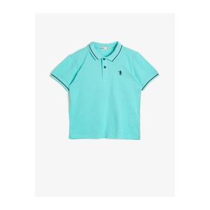 Koton Boy's Green Polo Neck Cotton Buttoned Stripe Detailed Embroidered Short Sleeve T-Shirt vyobraziť