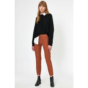 Koton Women's Brown Pocket Basic Fabric Trousers vyobraziť