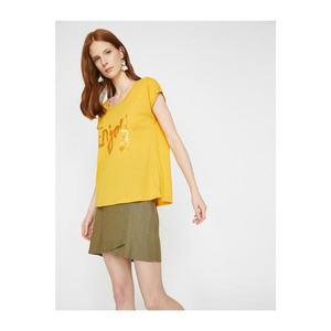 Koton Women's Yellow Sequin Detailed Crew Neck Standard Fit T-Shirt vyobraziť