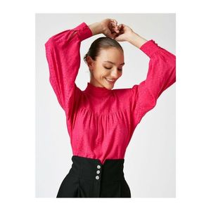 Koton Women Pink Arzu Sabanci For Wadded Stand Collar Ruffle Detail Blouse vyobraziť