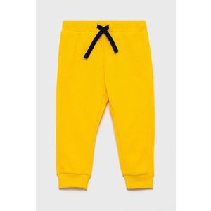 Detské nohavice United Colors of Benetton žltá farba, jednofarebné vyobraziť