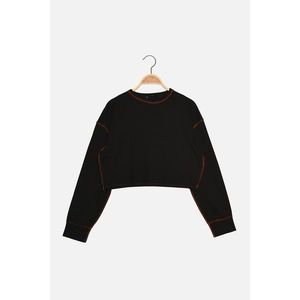 Trendyol Black Bedspread Stitched Crop Knitted Slim Sweatshirt vyobraziť