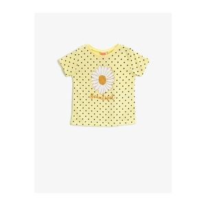 Koton Girl's Yellow Printed Crew Neck Cotton T-Shirt vyobraziť