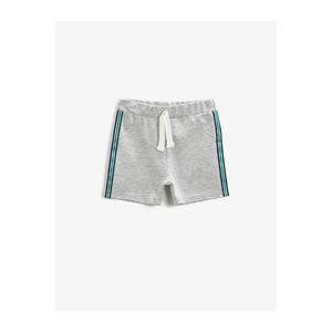 Koton Boys Gray Striped Cotton Waist Shorts vyobraziť