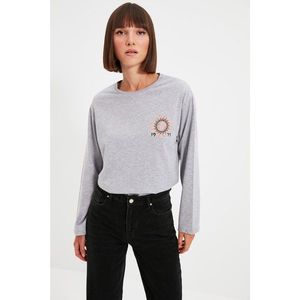 Trendyol Gray Back and Front Printed Boyfriend Knitted T-Shirt vyobraziť