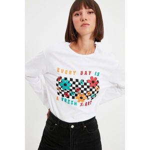 Trendyol White Printed Boyfriend Knitted T-Shirt vyobraziť