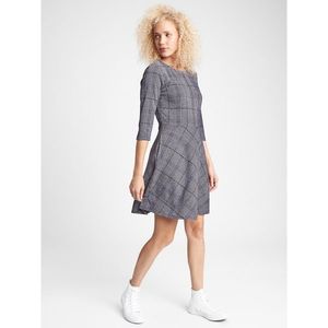 GAP Dress vyobraziť