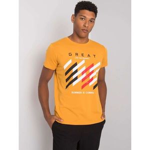 Mustard men's t-shirt with a colorful print vyobraziť
