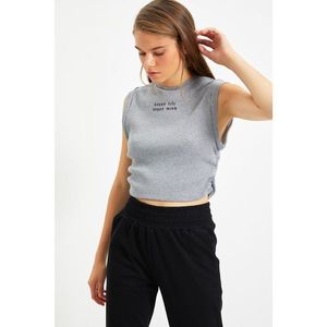 Trendyol Gray Crop Embroidered Knitted Blouse vyobraziť