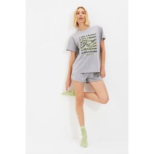 Trendyol Gray Slogan Printed Knitted Pajamas Set vyobraziť