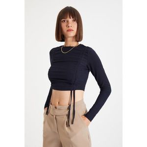 Trendyol Navy Blue Crop Pleated Crepe Knitted Blouse vyobraziť