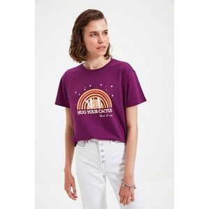 Trendyol Purple Printed Semifitted Knitted T-Shirt vyobraziť