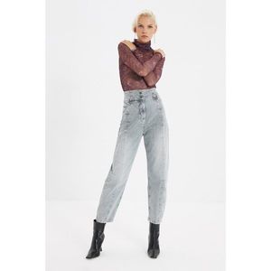 Trendyol Gray Accessory Detailed High Waist Mom Jeans vyobraziť