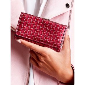 Lacquered dark pink wallet with geometric patterns vyobraziť