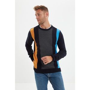 Trendyol Navy Blue Men's Slim Fit Crew Neck Striped Paneled Knitwear Sweater vyobraziť