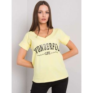 Yellow women's t-shirt with the inscription vyobraziť