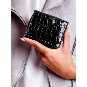 Women's black wallet with an embossed motif vyobraziť