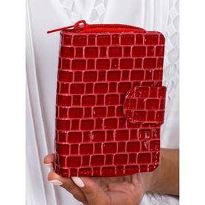 Women's red wallet with an embossed geometric pattern vyobraziť