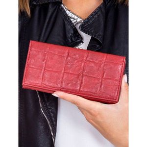 A dark red wallet with an embossed crocodile skin motif vyobraziť