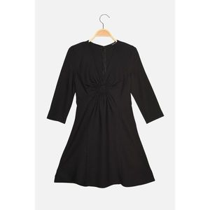 Trendyol Black Cut Out Detailed V-Neck Dress vyobraziť