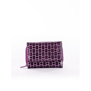 Purple wallet with embossed geometric pattern vyobraziť